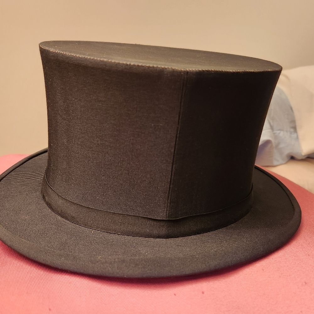 VINTAGE DORAN'S TOP HAT - VINTAGE DISNEY HAT BOX